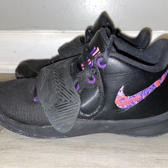 Kyrie flytrap 3 purple and black - Picture 2 of 2